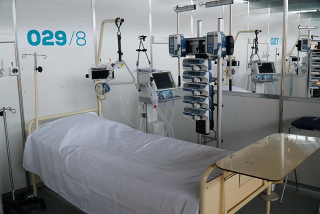 Szpital tymczasowy na Międzynarodowych Targach Poznańskich od niedzieli będzie dysponował ponad 100 łóżkami przeznaczonymi dla osób, które są zakażone koronawirusem