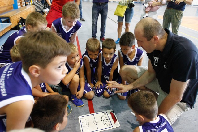 Piotr Miś, były koszykarz Resovii, od ładnych paru lat szkoli koszykarski narybek w Rzeszowie