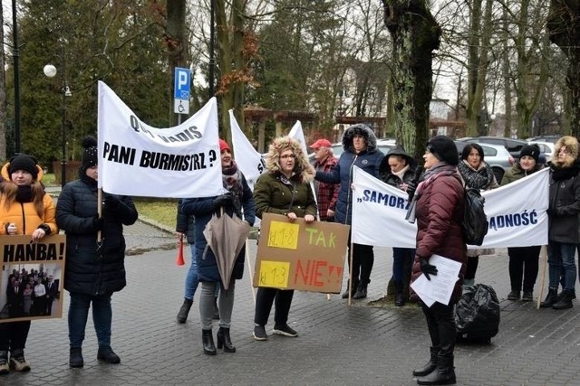 Zdjęcie z wcześniejszego protestu przeciwko okrojeniu szkół w Piaszczynie i Słosinku.