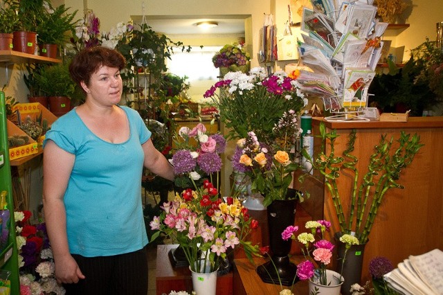 Pani Katarzyna od roku prowadzi w Czarnej Białostockiej kwiaciarnię. - Wystarczy na bieżące opłaty, w tym ZUS oraz skromne pensje - podkreśla.