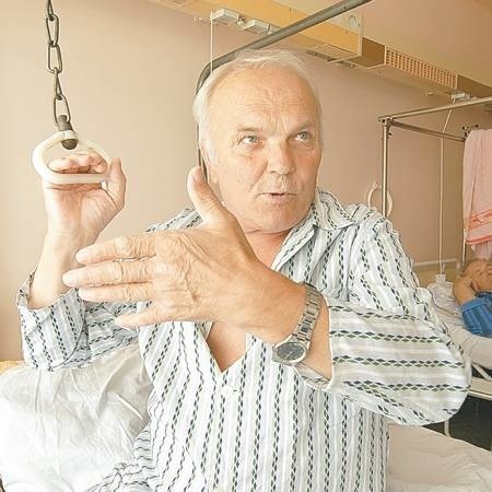 - Cierpię, po nocach nie śpię - narzeka 69-letni Mieczysław Adamowicz ze Słubic. W jego nodze złamał się gwóźdź. Dostanie nowy, gdy będzie krew.