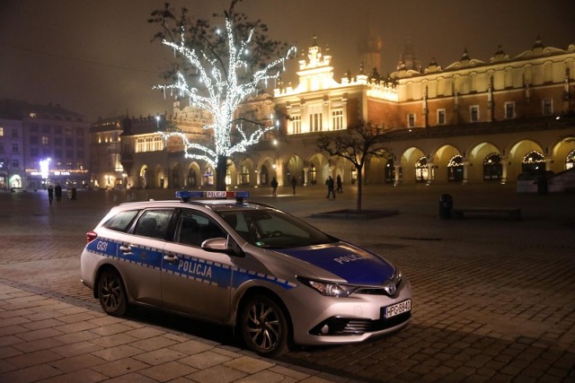 Sylwestrowa noc w Krakowie rok temu, 31.12.2020