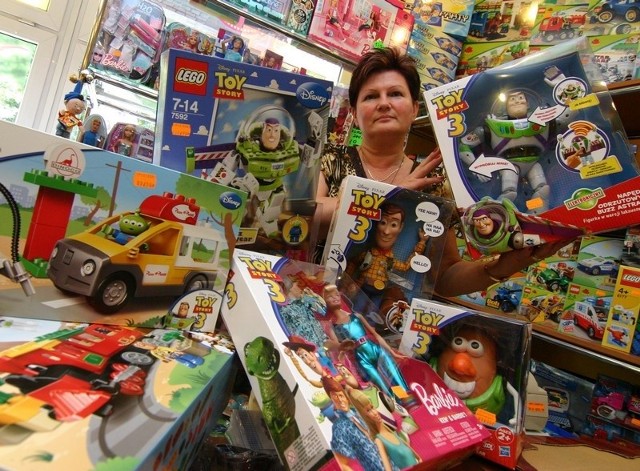 Prawdziwym hitem są zabawki z postaciami z filmu "Toy Story&#8221; &#8211; mówi Ewa Kaśnicka ze sklepu Piotruś.