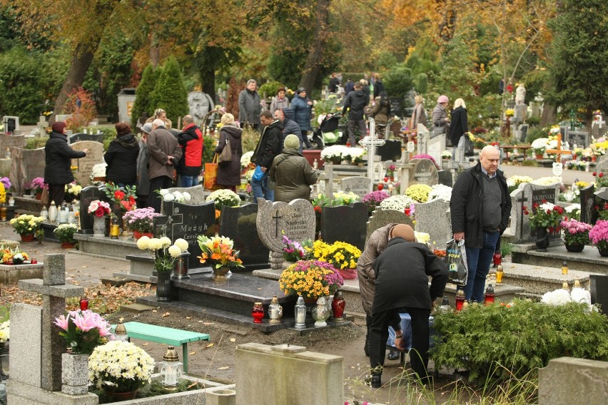 Święto Zmarłych Cmentarz Osobowicki