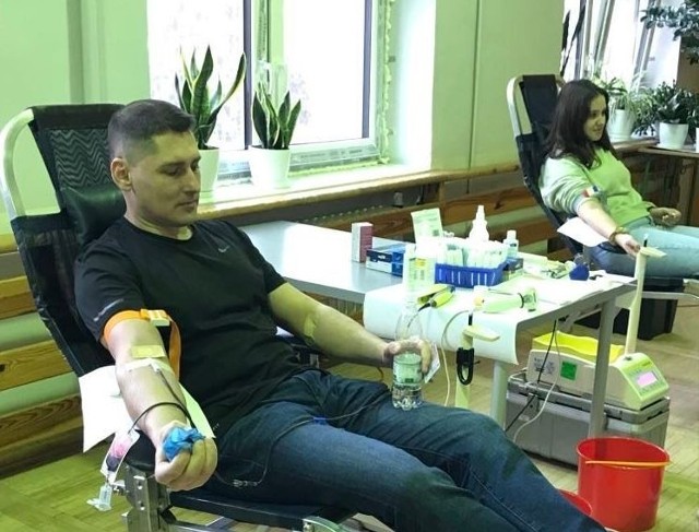 W liceum w Białobrzegach odbyła się zbiórka krwi, wzięło w niej udział 14 honorowych dawców, a wśród nich byli licealiśc, absolwenci szkoły i mieszkańcy.