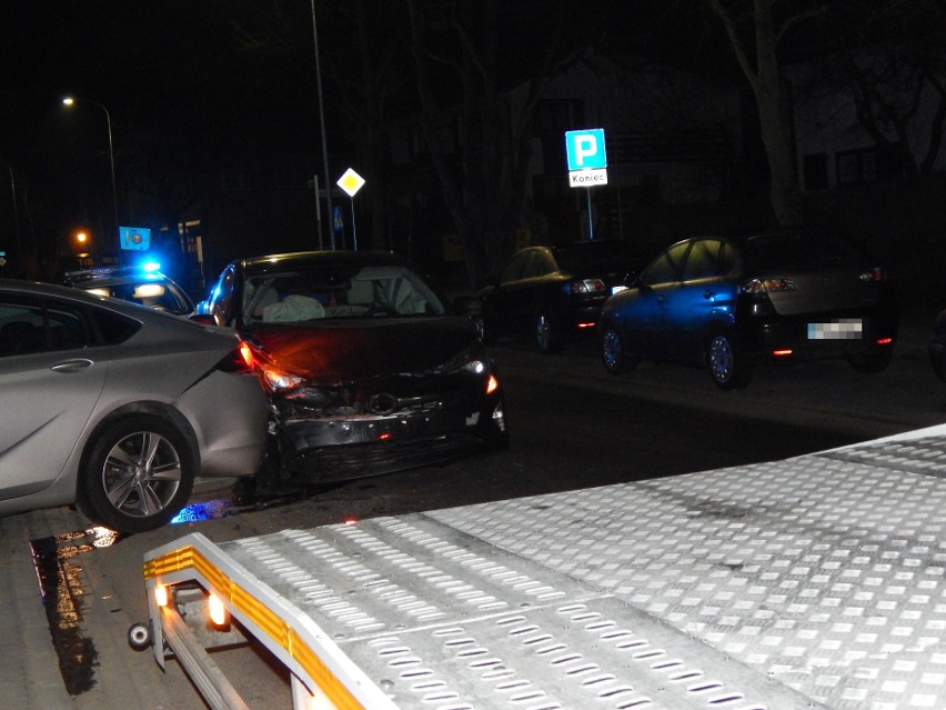 Stłuczka w Ustce. Tak się skończył wyjazd z parkingu [ZDJĘCIA]