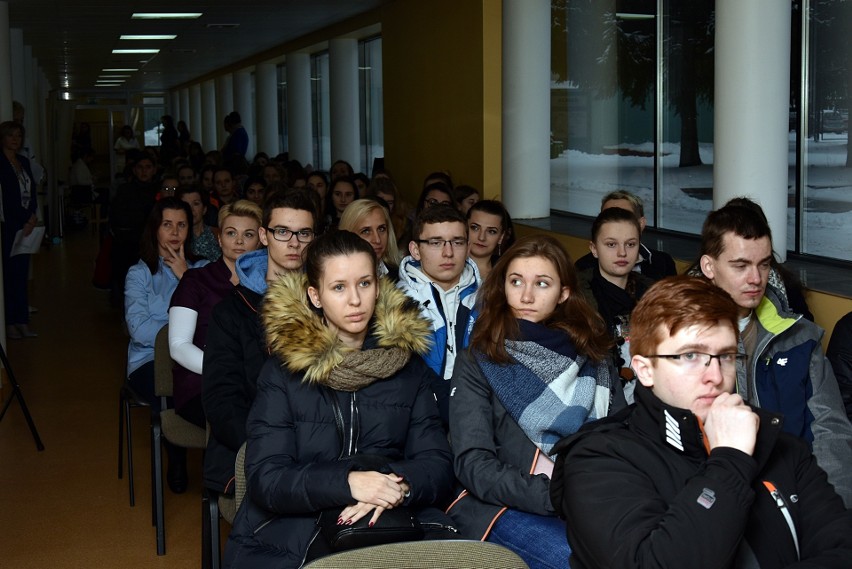 Gorlice. Maturzyści gorlickich szkół w szpitalu poznawali specyfikę jego pracy [ZDJĘCIA]