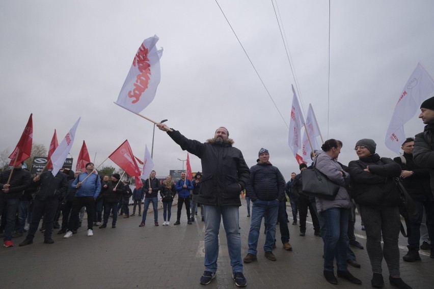 Pracownicy Solarisa domagają się podwyżek swoich zarobków. Zorganizowali 30-minutowy protest przed siedzibą firmy 