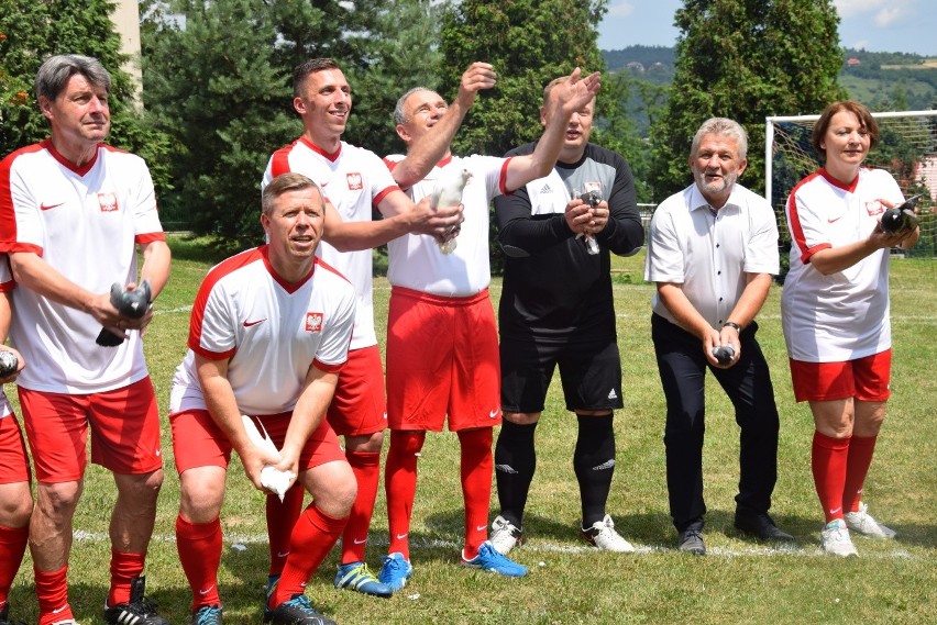 Więckowice. Integracja seniorów, czyli śpiewy, tańce, mecze i badania