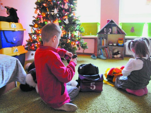 Dzieci, które nie spędzają świąt w domu rodzinnym, wypatrują mamy i taty