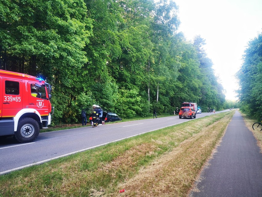 Wypadek na drodze wojewódzkiej 167. Zderzyły się dwa pojazdy [ZDJĘCIA]