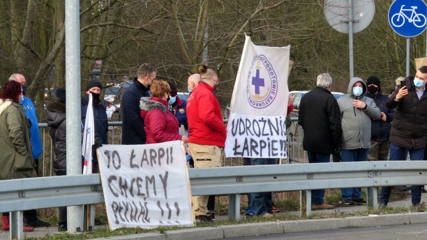 Protest w Policach. Wyszli na ulicę, bo nie jest im obojętny los Łarpii  