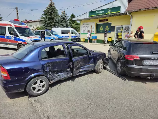 W wypadku we Wzdole Rządowym w gminie Bodzentyn brały udział trzy samochody.