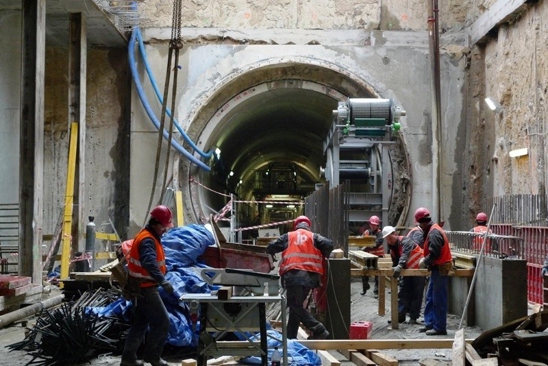 Tarcza maszyny drążacej tunel metra w Warszawie