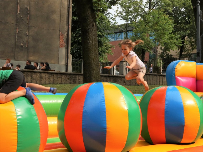 Festyn Katolickiej Fundacji dzieciom w Katowicach. Zabawa przy parafii Piotra i Pawła. 16.06.2019 zbierali pieniądze na wakacyjne wyjścia