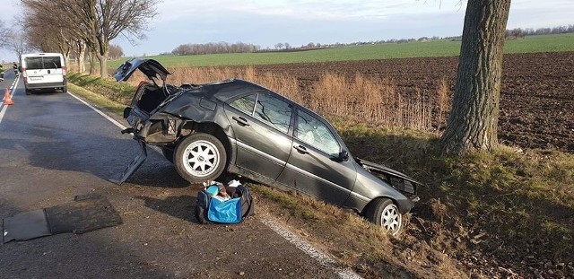 Kierowca swój rajd zakończył po kilku kilometrach w rowie