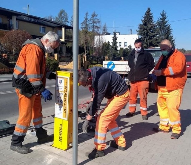 W centrum Kowali stanęło urządzenie do dezynfekcji rąk.