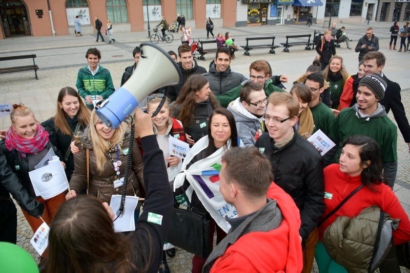 Erasmus. Obcokrajowcy wyszli na Rynek. Zorganizowali happening