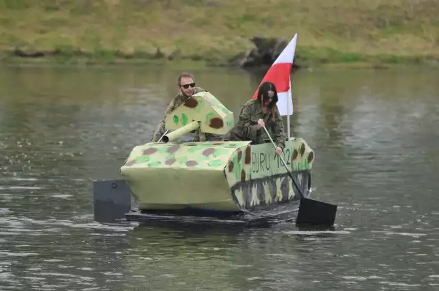 Spływ na byle czym zorganizowano w ramach imprezy Kostrzyn na Fali. W rywalizacji udział wzięło pięć załóg.