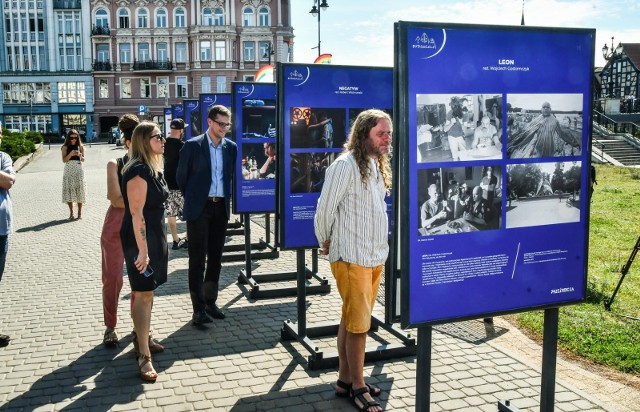 Na placu Teatralnym 12 sierpnia otworzono wystawę festiwalu Przeźrocza: „Filmowa Bydgoszcz, Filmowy Region”, na której zobaczyć można kadry z najważniejszych filmów, kręconych u nas ostatnio. Ekspozycja czynna do 5 września 2022 r.