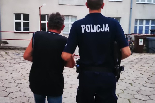 60-letni kierowca z gminy Pruszcz był pod wpływem alkoholu. Badanie policyjnym alkomatem wykazało ponad 2,3 promila w jego organizmie.
