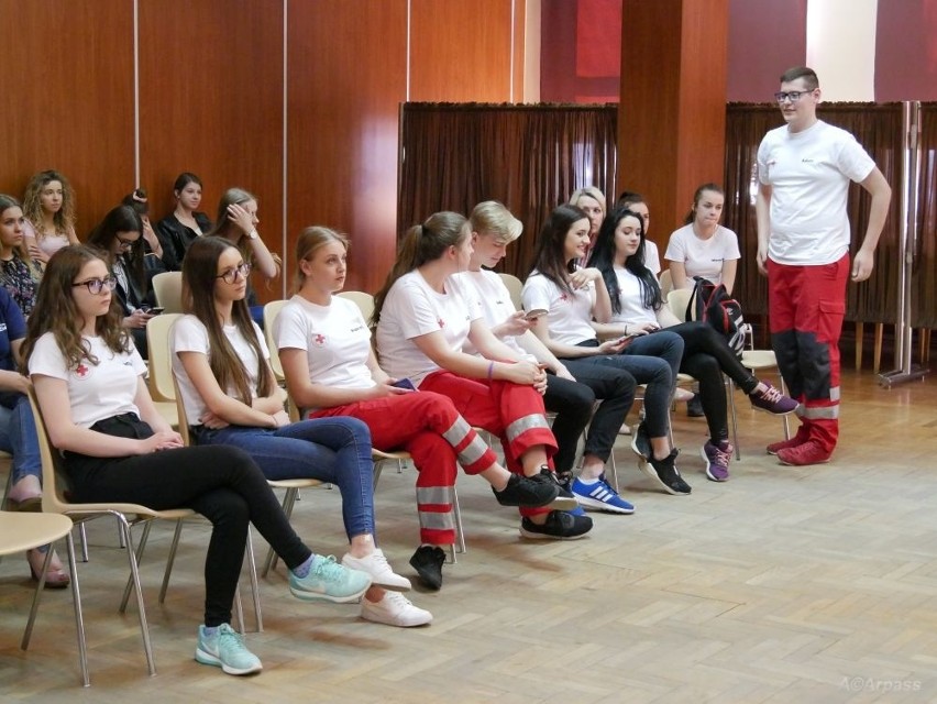 Uczniowie liceum w Kozienicach uczyli pracowników Elektrowni udzielania pierwszej pomocy