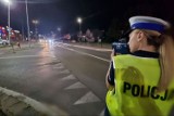 Ostrołęcka policja zatrzymała kierowcę, który jeździł bez celu wokół galerii. Okazało się, że jego samochód nie nadaje się do jazdy