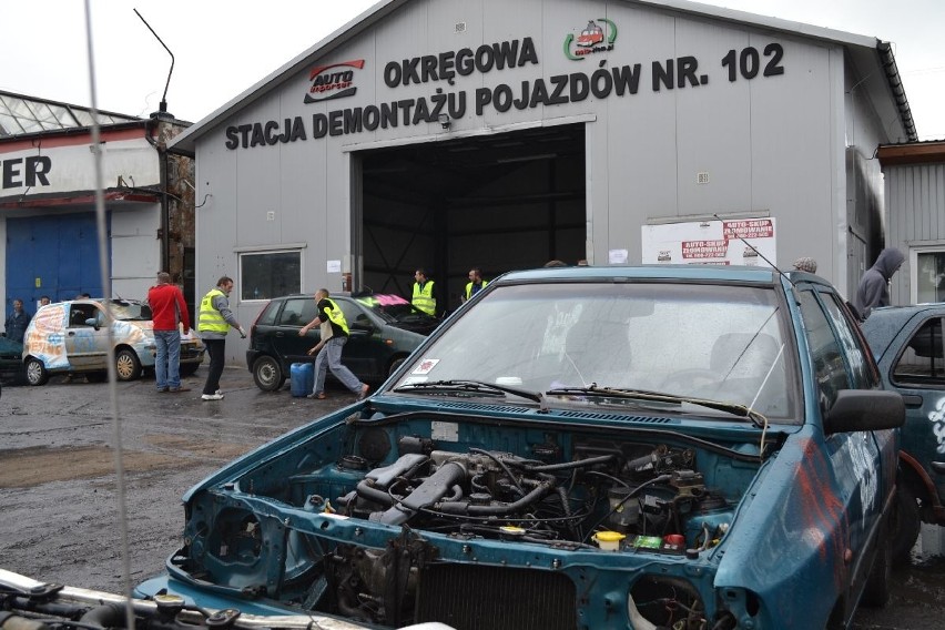 Wraki ścigały się na złomowisku przy ul. Pszczyńskiej