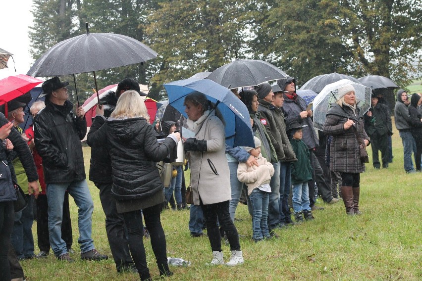 Święto Myśliwych w Smoleniu. Jurajska Gonitwa za Lisem z okazji Dnia Świętego Huberta [ZDJĘCIA]