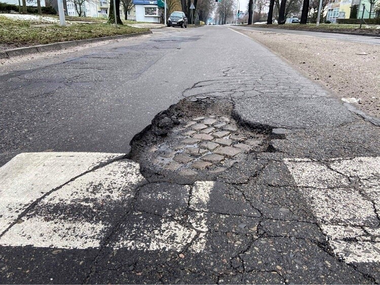 GDDKiA na początku każdego roku opracowuje raport o stanie...