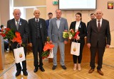 Troje mieszkańców powiatu zgierskiego otrzymało „Medale Stulecia Odzyskanej Niepodległości”. 