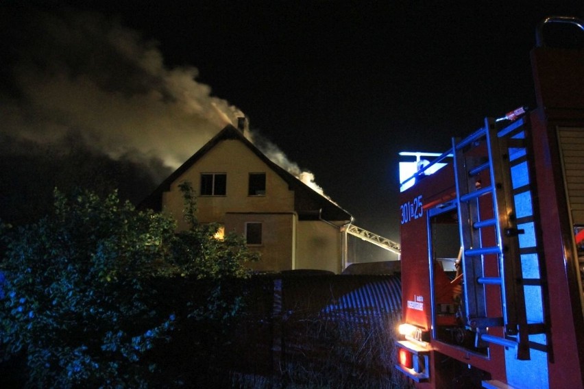 Wrocław: Nocny pożar przy Polanowickiej (ZDJĘCIA)