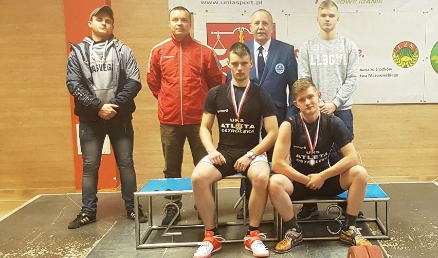 Ostrołęccy sztangiści z UKS Atleta z medalami indywidualnych Mistrzostw Mazowsza Zrzeszenia Ludowych Zespołów Sportowych