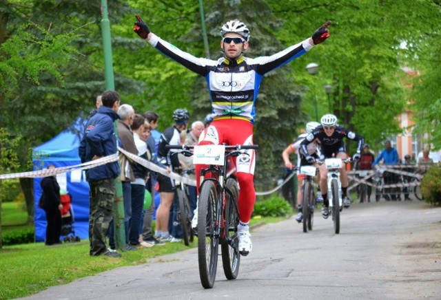 Kacper Szczepaniak na mecie wyścigu w Połczynie-Zdroju