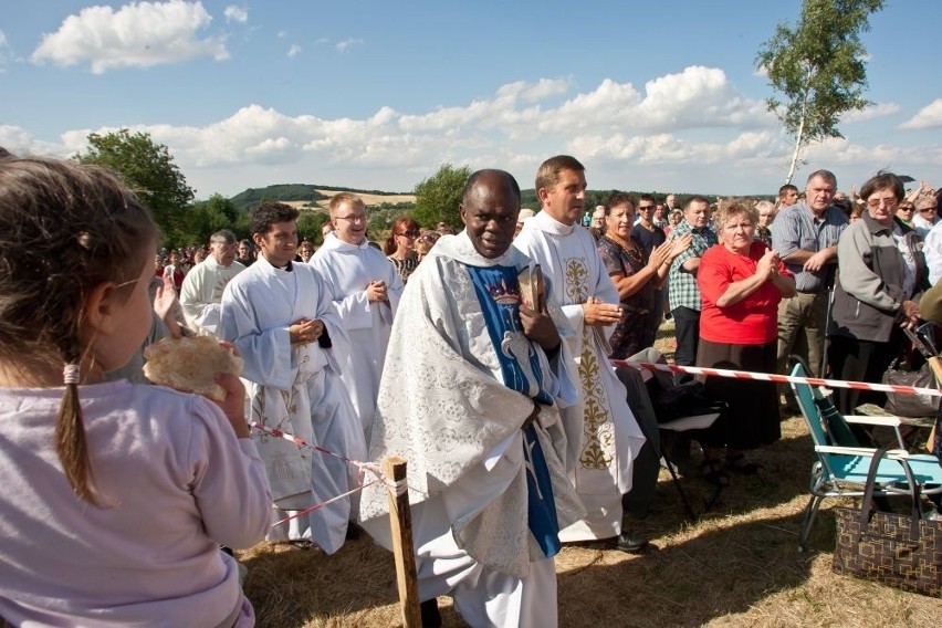 Wałbrzych: Ks. Bashobora ściągnął tłumy wiernych (ZDJĘCIA)