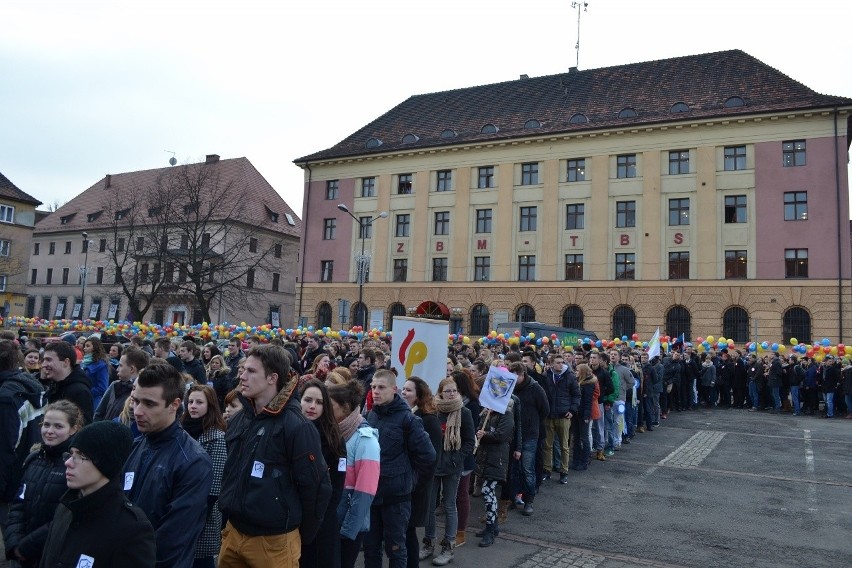 Studniówka 2014. Polonez Maturzystów w Zabrzu