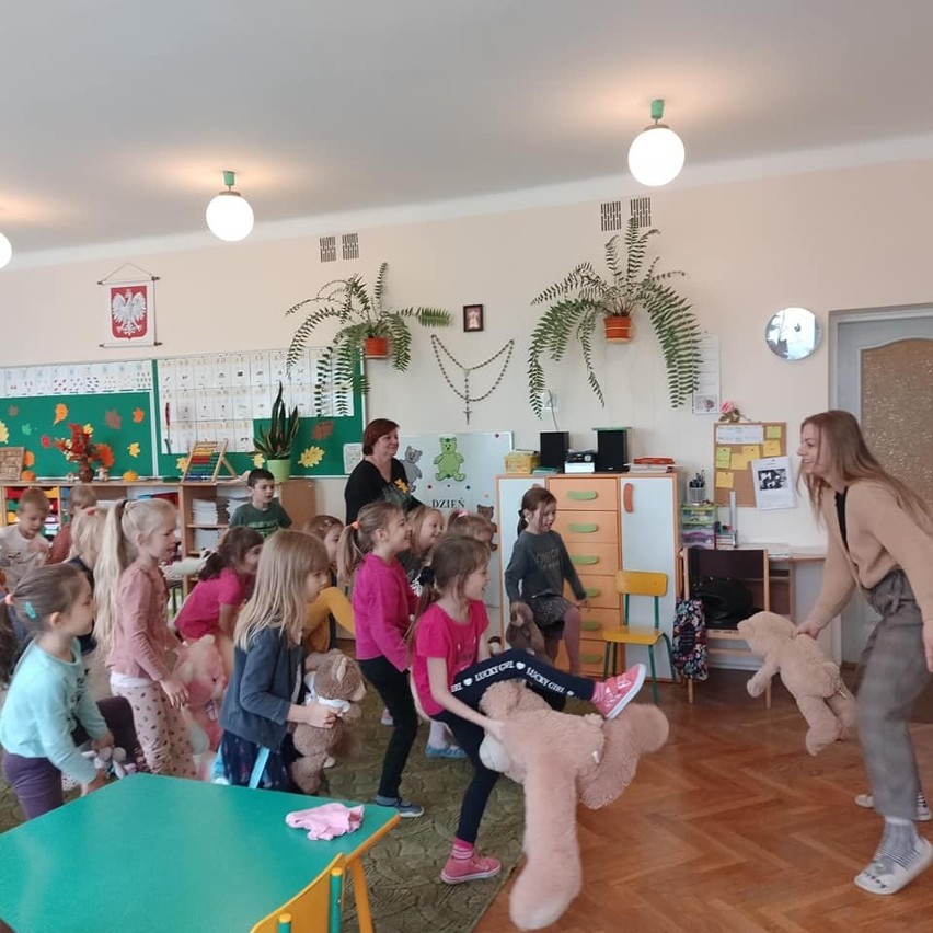 Przedszkolaki z tarnobrzeskiej "Czwórki" świętowały Dzień Pluszowego Misia. Była super zabawa
