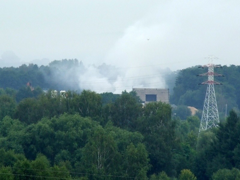 Ul. Produkcyjna: Pożar hałdy odpadów (zdjęcia, wideo)