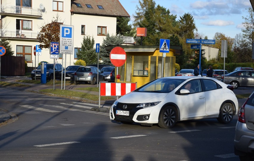 Zmiana organizacji ruchu przy nekropoliach w powiecie oświęcimskim. Nie jeździmy na pamięć