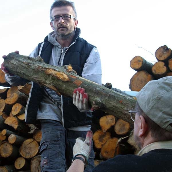 Praca na wypale to duży wysiłek. Przekonali się o tym nasi reporterzy Wojtek Zatwarnicki i Władek Borowiec.