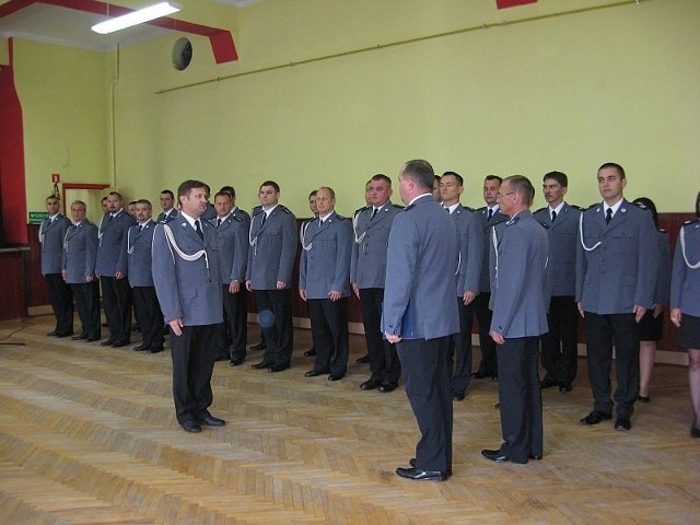 Ponad 40 policjantów z powiatu mogileńskiego odebrało awanse i nagrody