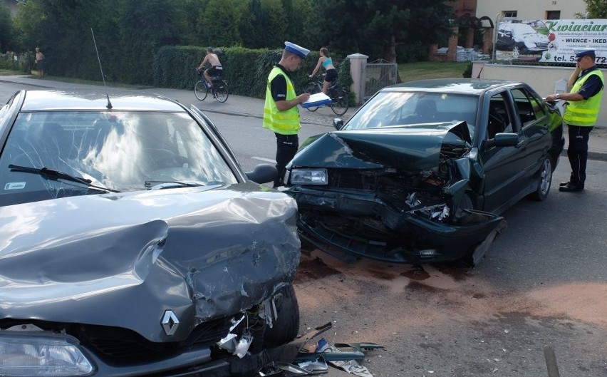 Policjanci poszukują kierowcy seata toledo