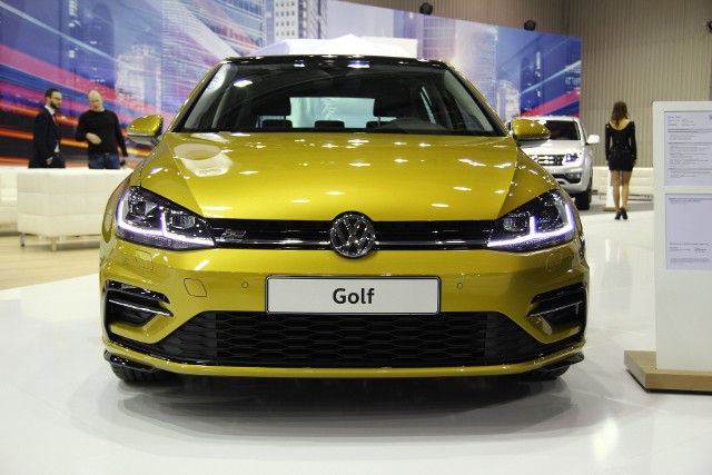 Volkswagen GolfPodczas odbywających się w Warszawie targów Fleet Market Volkswagen przedstawił odświeżonego Golfa VII. Światowa premiera samochodu miała miejsce niecałe dwa tygodnie temu.Fot. Łukasz Szewczyk