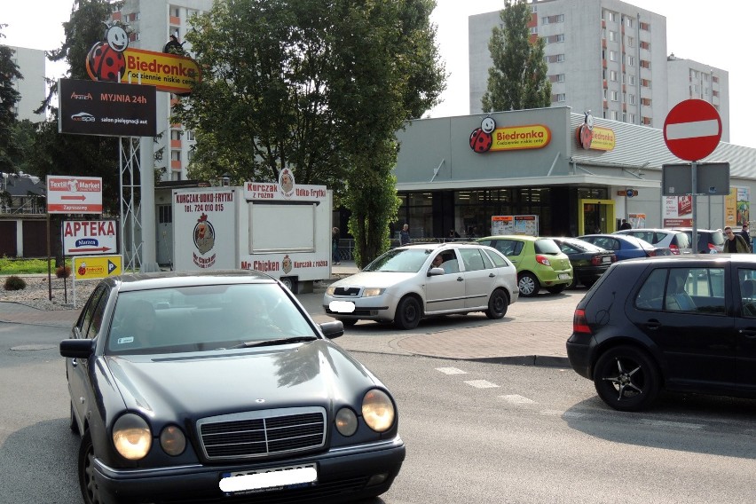 W niedziele bez handlu zakupy zrobimy też w Biedronce przy...