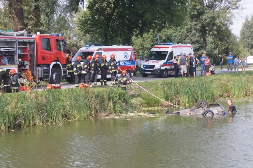 Wypadek w Stobiecku Szlacheckim koło Radomska. Kierowca z...