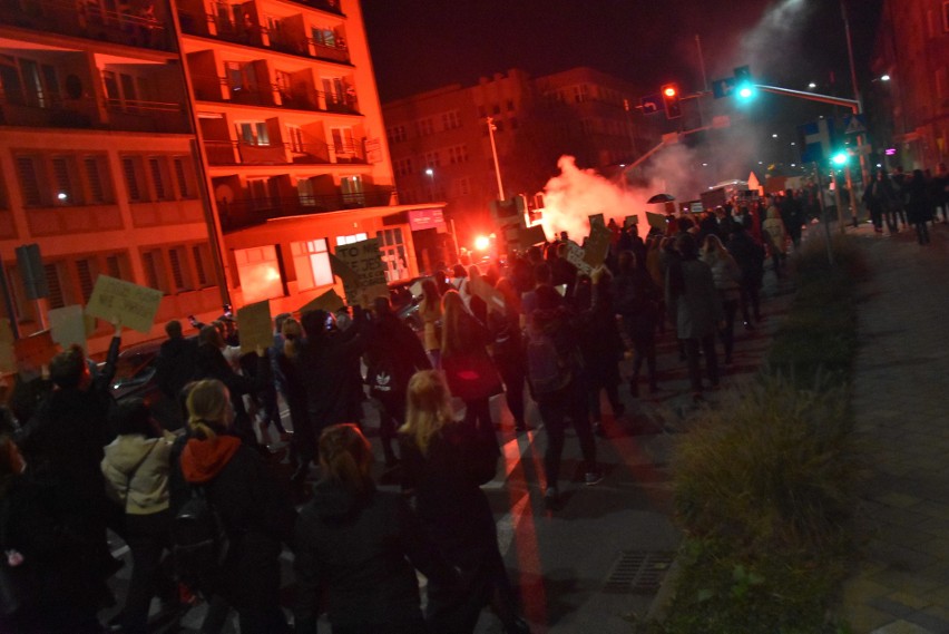 Potężny protest kobiet w Rybniku. Rzeka ludzi na ulicach...