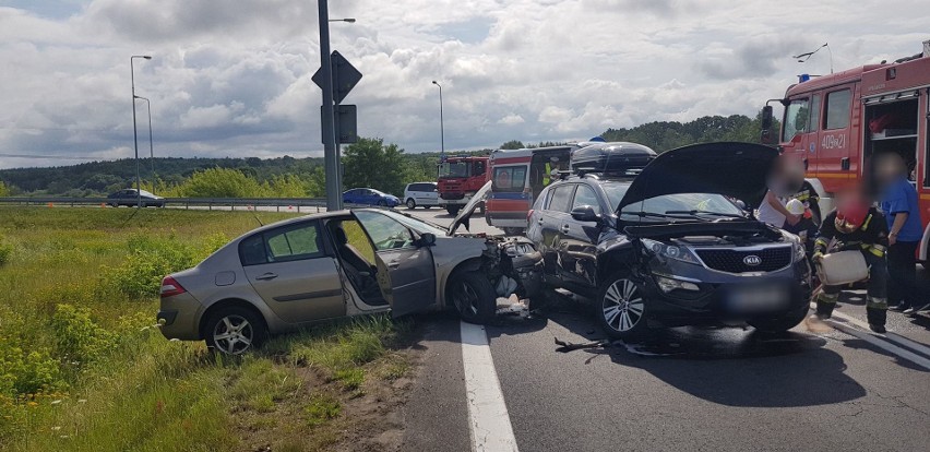 W niedzielę około godz 10:40 na zjeździe z obwodnicy Karlina...