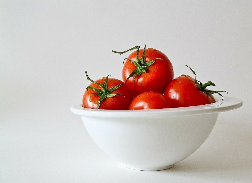 Pomidory warto przechowywać do góry nogami! Dzięki temu...