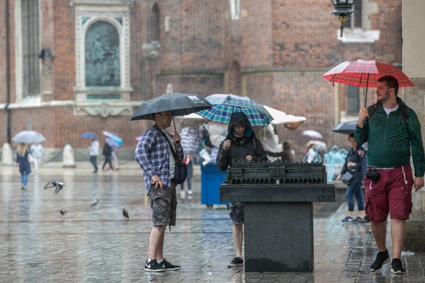 Fatalne prognozy dla Małopolski. Będzie mocno padać, mogą wylać rzeki [OSTRZEŻENIE IMGW]