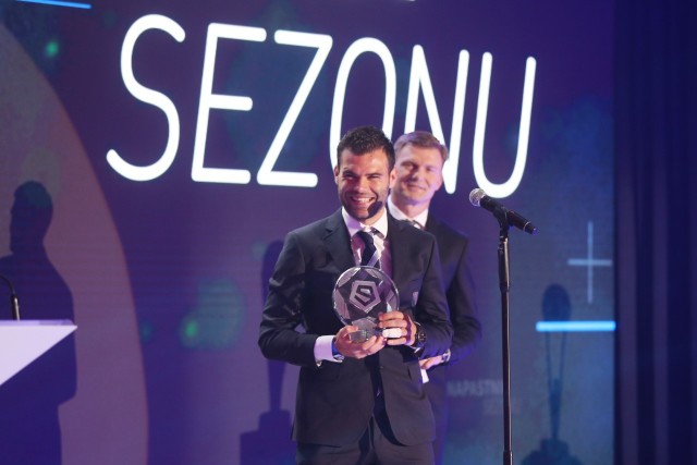 Nemanja Nikolic z Legii zwyciężył w kategoriach najlepszego piłkarza, napastnika oraz plusa sezonu 2015/2016